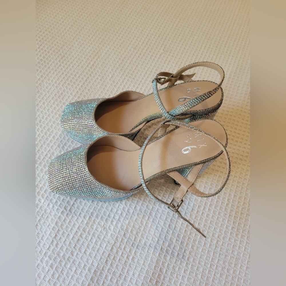 Elegant Glitter Block Heel Sandals - Picture 3 of 11